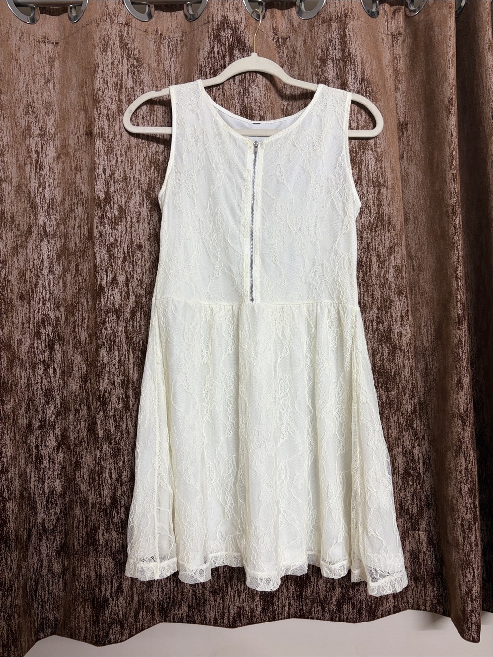 Women’s White Lace Sleeveless Dress with Front Zip